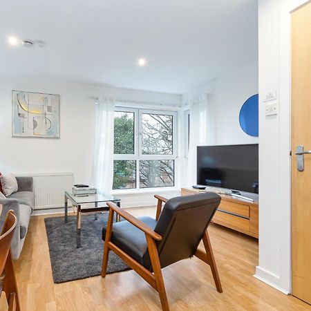 Modern 2 Bed Broompark/Central Apt. With Parking Glasgow Kültér fotó