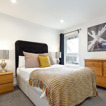 Modern 2 Bed Broompark/Central Apt. With Parking Glasgow Kültér fotó