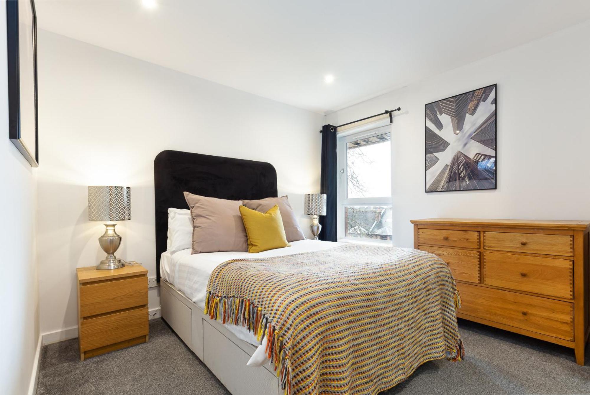 Modern 2 Bed Broompark/Central Apt. With Parking Glasgow Kültér fotó